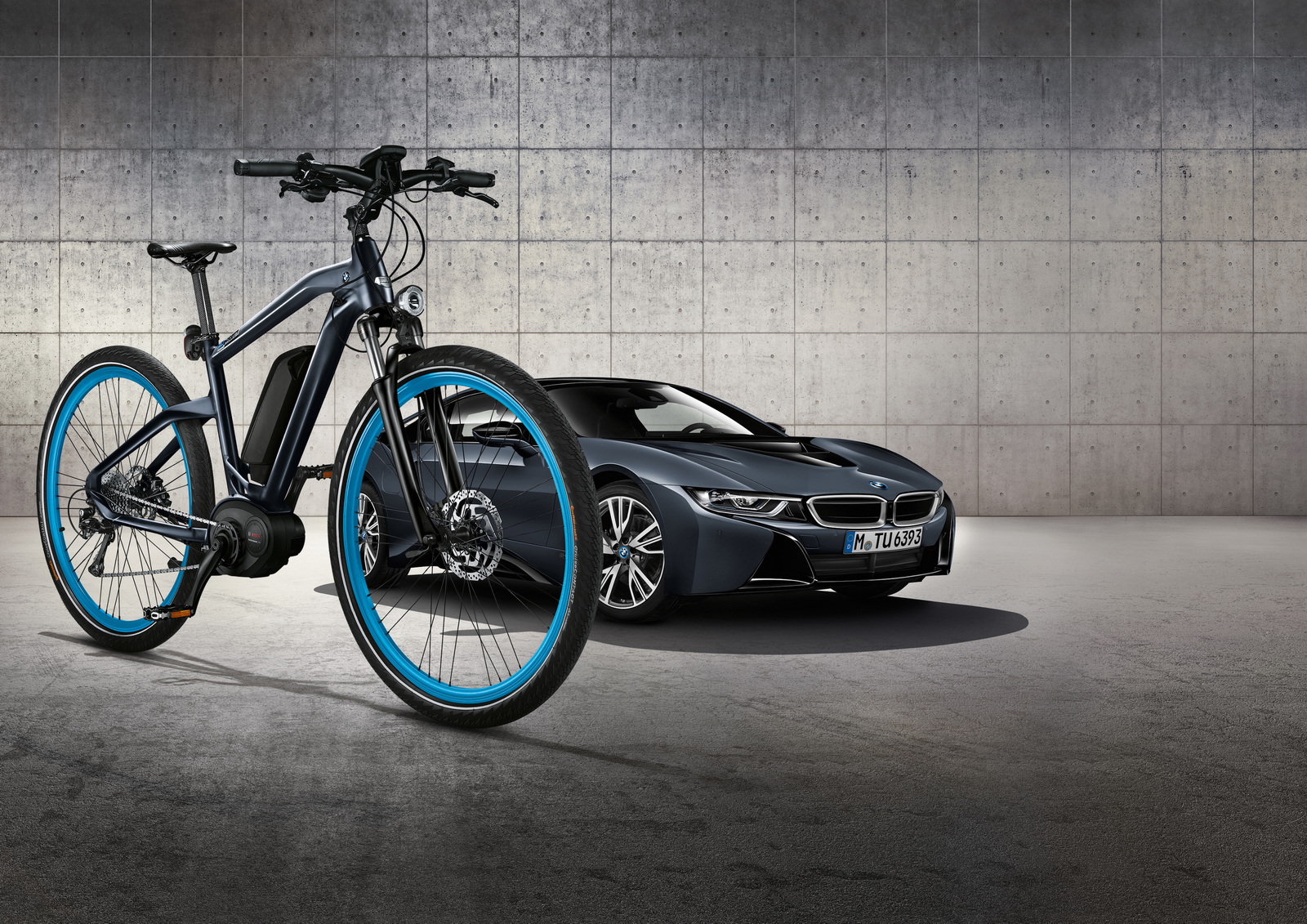 BMWがM5をイメージした自転車（バイク）投入。500台限定。M5と同じ
