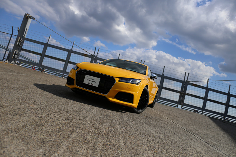 アウディTT（8S、イエロー）のフロント