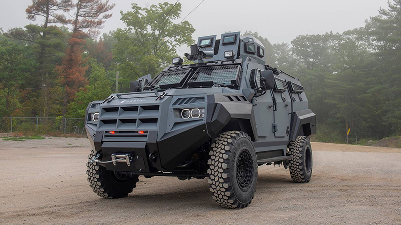 カナダから「核にも耐えうる」究極の車両”セネターAPC”登場！基本は軍用なるも一般人も購入可能