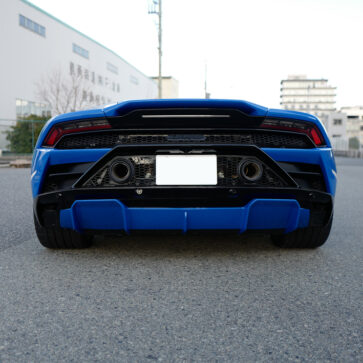 ブルーのランボルギーニ・ウラカンEVO RWD