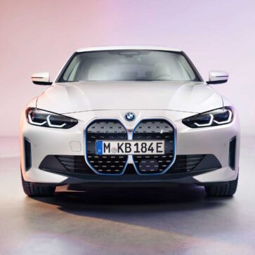 BMWが新型EV「i4」公開