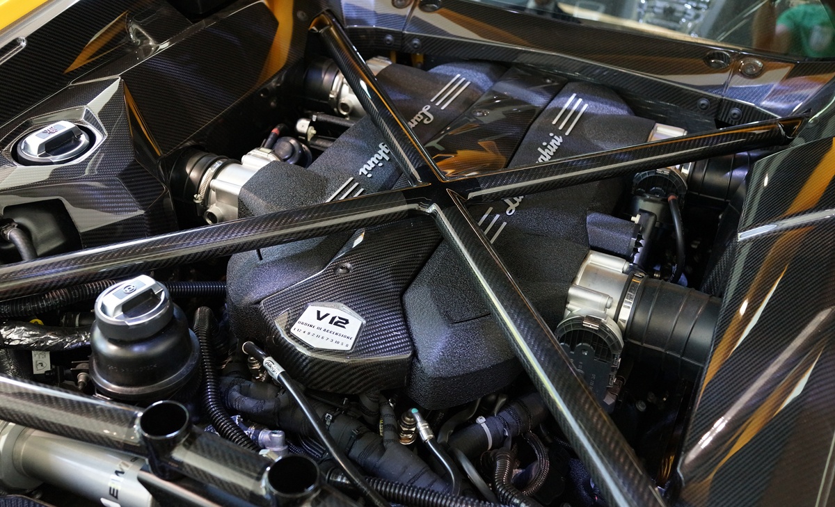 ランボルギーニのV12エンジン