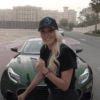 ドバイより女流ユーチューバーがアストンマーティンDB11のカスタムカー「マンソリー・サイラス」を紹介