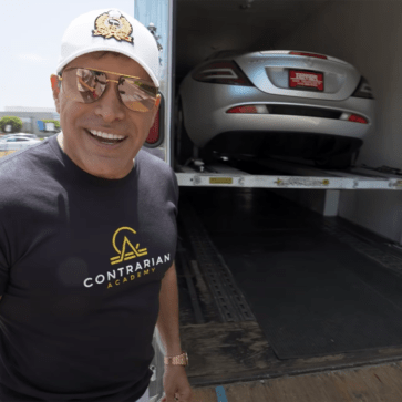 またメルセデス・ベンツSLRマクラーレン買ったのかこの人・・・。米富豪が「6台目の」SLR納車風景を公開