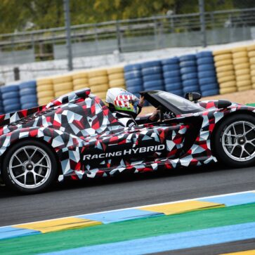 トヨタはGRスーパースポーツにモーターをさらに1個追加して「合計1,000馬力」超のパフォーマンスを与えるようだ