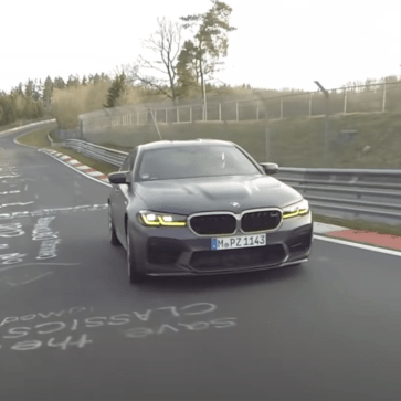 BMW M5CSがニュルを7分29秒で周回