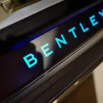 ベントレーのスカッフプレート（発光）