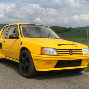 羊の皮を被った狼？いや逆か・・・。ポルシェ・ボクスターの外観をプジョーの変態車、205ターボ16風に改造したカスタムカー