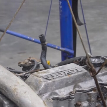 やっぱりトヨタのエンジンはスゴかった！ロシアの地中にて「1年間埋まっていた」エンジンを掘り起こし、ちょっとの洗浄と清掃にて再び始動