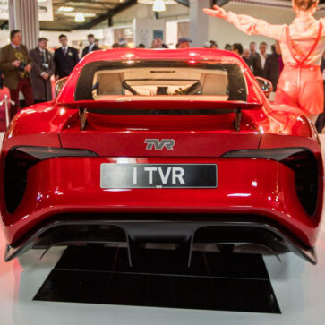 発表からもう4年。TVRグリフィスは未だ生産が開始されず、このまま消滅もしくは規制に対応するためにEVもしくはPHEVになるんじゃないかというウワサ