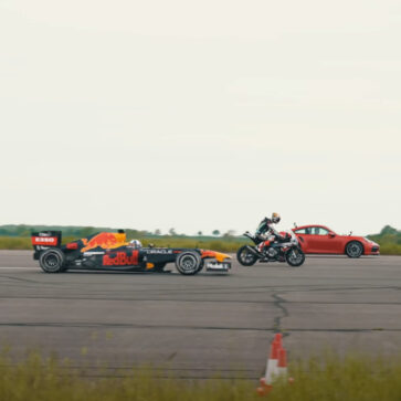 公道では無敵のポルシェ911ターボS！レッドブルF1マシン（RB7）、スーパーバイク（BMW M1000RR）と加速競争してみたらこうなった