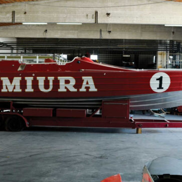 海の上を走る「ミウラ」！ランボルギーニのエンジンを2基搭載し1440馬力を発生するボートが競売に登場