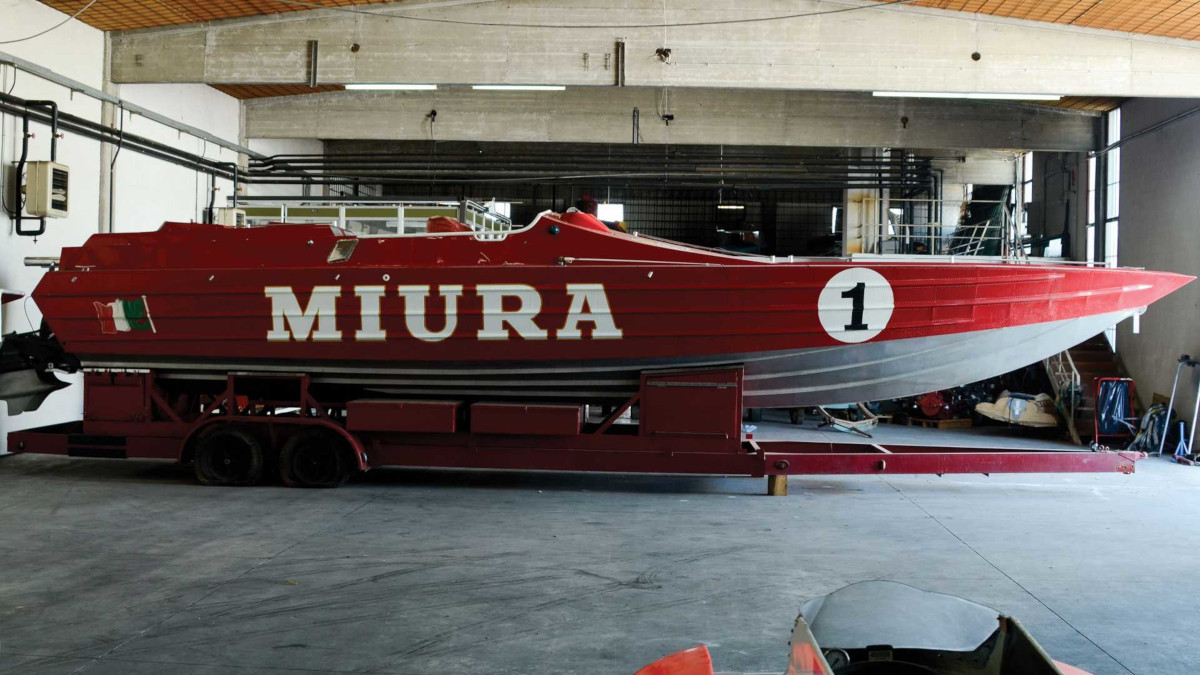 海の上を走る「ミウラ」！ランボルギーニのエンジンを2基搭載し1440馬力を発生するボートが競売に登場