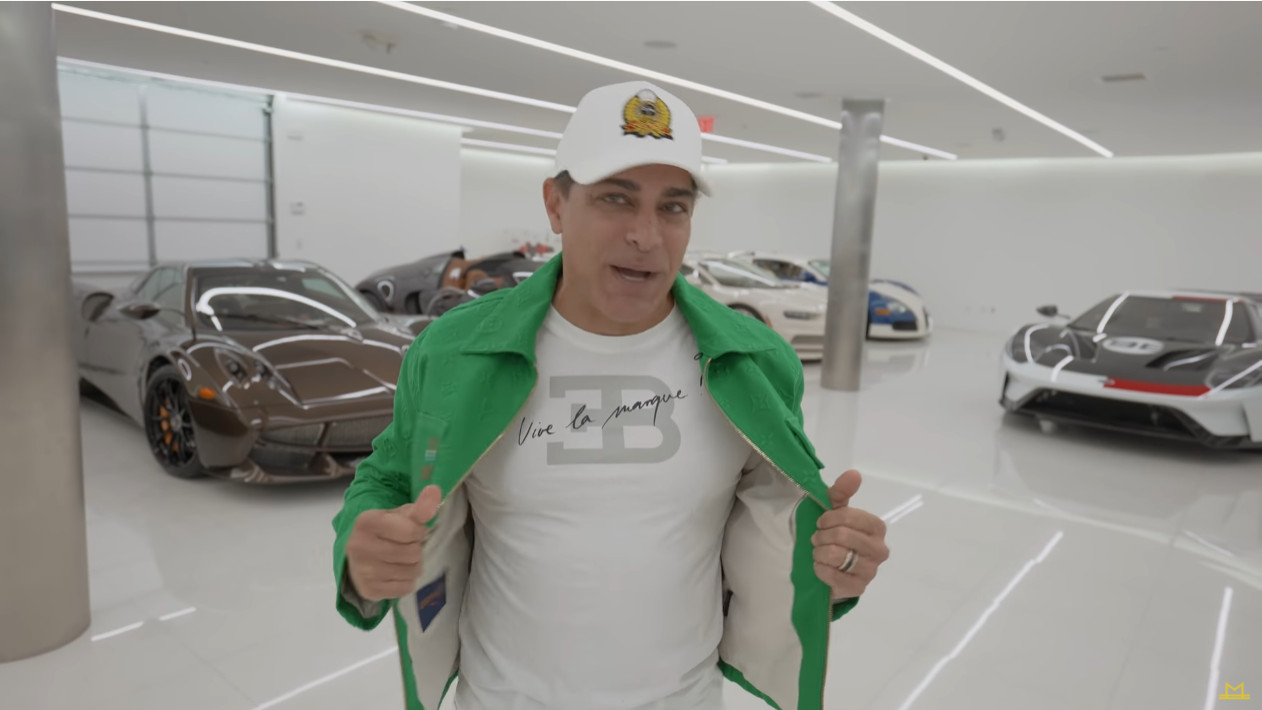 【動画】想像の100倍くらいスゴかった！米富豪がブガッティ・シロン・エルメスに乗って自身の新しいスーパーカー/ハイパーカー用ガレージへ行く
