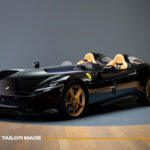 フェラーリ・モンツァSP2の珍しい「ブラックとゴールド」のカスタムが公開！さらにストライプの入らないシンプルな仕様