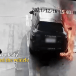 【動画】給油中のポルシェ・カイエンにガソリンがかけられ放火される！周囲の人のとっさの救助活動や消火活動が素晴らしいとボクの中で話題に