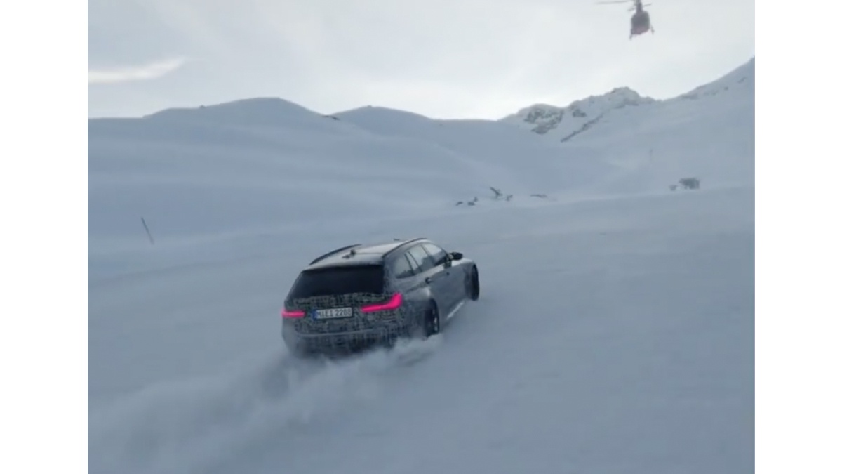 【動画】BMWが新型M3ツーリングにて雪上へ「2022」の文字を描き新年を祝う！おそらくは近日中に発表されることになりそうだ