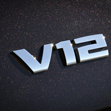 さよならV12エンジン・・・。BMWが今夏にV12エンジン生産を終了させると発表し、最終記念限定モデル「M760i xDrive ファイナルV12」を重要顧客のみに販売
