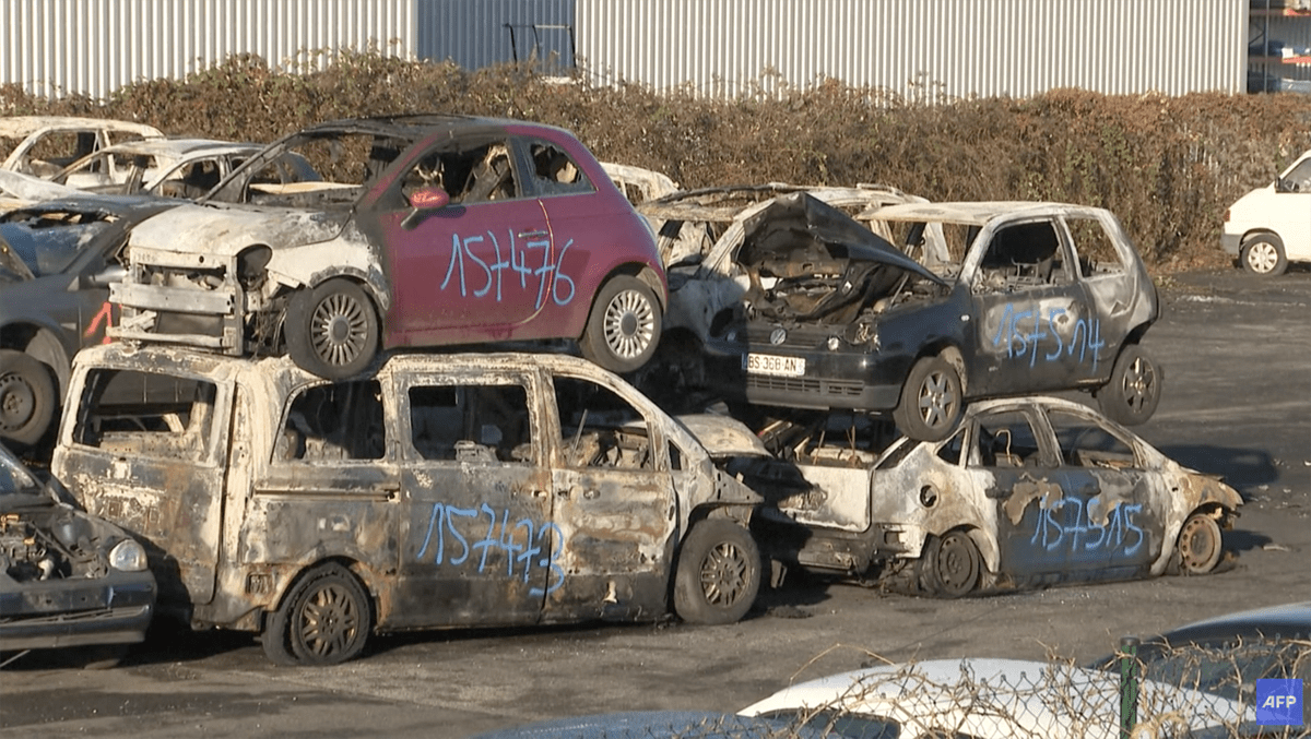 【動画】毎年恒例、仏における大晦日の「自動車を燃やす」という伝統。2021年は847台が被害に、しかし仏内務省は「例年よりも少なかったな」と冷静