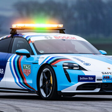 ポルシェが「BMW M」っぽいカラーリングのポルシェ・タイカン・セーフティカーを公開。フォーミュラEシーズン8から投入されることに