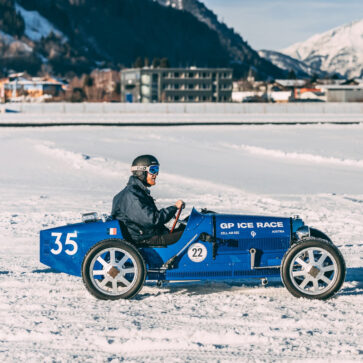 ブガッティが60年前に参加したアイスレースを再現！「ベイビーII」をアイススペックへと改造してペースカーとして参加
