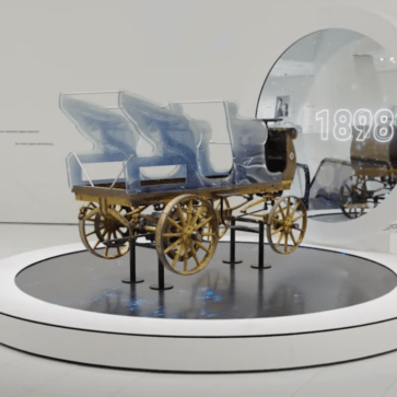 【動画】ポルシェミュージアムにて、現存するポルシェ製最古のクルマ、1899年製のインホイール式電気自動車「ポルシェP1」の展示開始