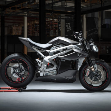 名門トライアンフもエレクトリックバイク開発中！いよいよ最終段階に突入し耐久性と試験を追求するもよう。なお、ボクは「電動バイクはもっと自由な形でもいいのでは」と考えている