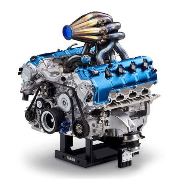 トヨタとヤマハが「CO2を全く出さない、上方排気の」水素V8エンジンを公開！ガソリンエンジンとほぼ同等のパワーを発生させ、もちろん排気音も