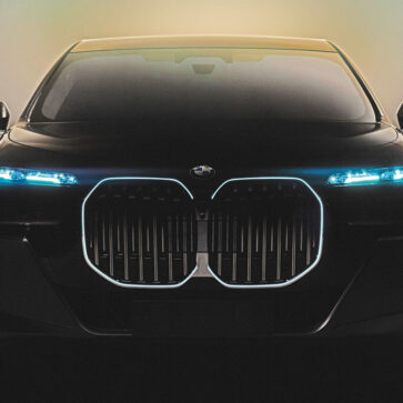 BMWが新型「i7」の最新ティーザー画像を投下！キドニーグリルは期待を裏切らない超巨大、室内にはシアターも