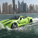 【動画】フェラーリ？コルベット？ドバイの「海上を走るスーパーカー」が楽しそうだ！