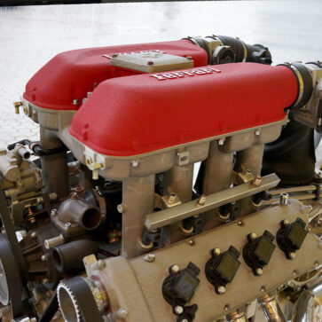 シボレーは新型コルベットZ06のフラットプレーンクランクV8エンジンの開発に際しフェラーリ458のエンジンを参考にしていた！「そう。廃車のエンジンを2万5000ドルで買った。ebayでね」