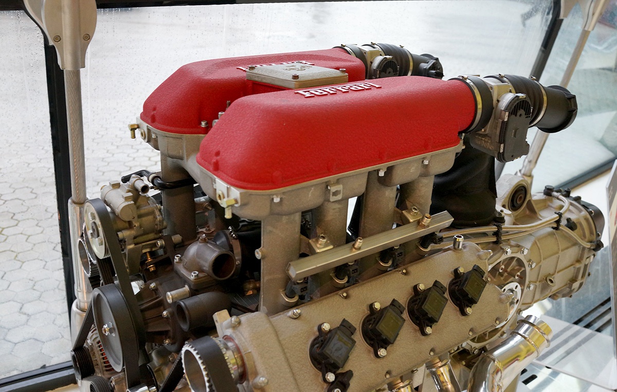 シボレーは新型コルベットZ06のフラットプレーンクランクV8エンジンの開発に際しフェラーリ458のエンジンを参考にしていた！「そう。廃車のエンジンを2万5000ドルで買った。ebayでね」