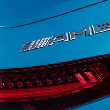 メルセデス・ベンツが「AMG SLの追加モデル」「EQS SUV」のティーザー画像を公開！EQシリーズは命名法則が固定されておらず、そのうち見直しと改名が入りそう