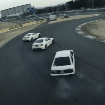 【動画】さすがはトヨタ！ハチロク、86、GR86三世代のFRがトリプルドリフトを決め、しかもその車内にドローンを通過させるという驚愕映像をTVCMにて公開