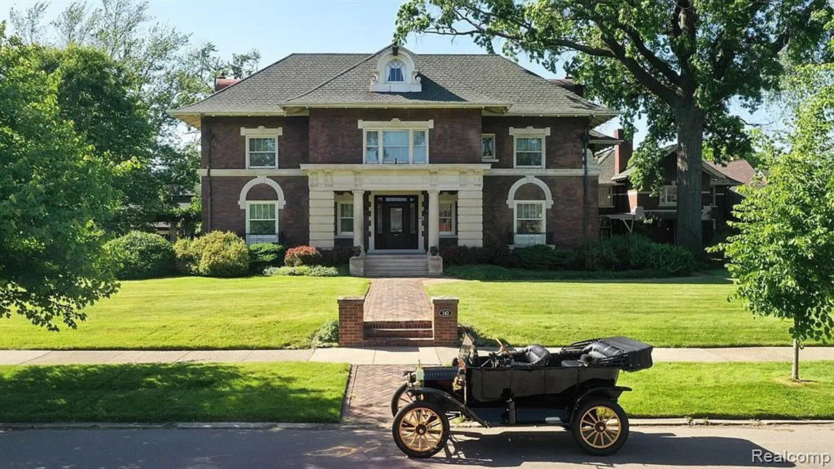 ヘンリー・フォードがT型フォード発売以降まで住んでいた家が売りに出される！フォード創業者はエジソンの会社で働き、その後に創業した1つ目の会社は2年で解散していた