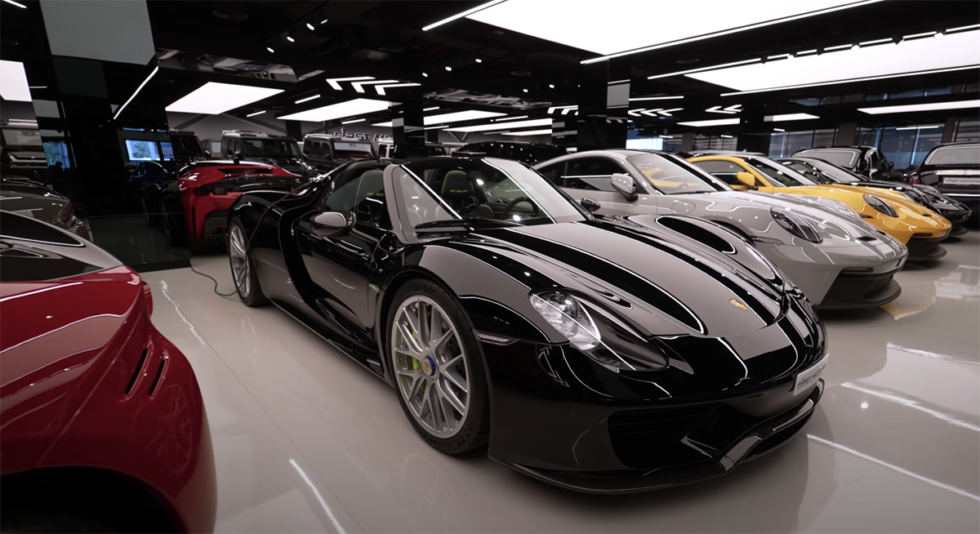 【動画】ドバイいや世界でNo.1！135億円もの在庫を誇るスーパーカー / ハイパーカーディーラー、「ファーストモータース」の展示車を見て
