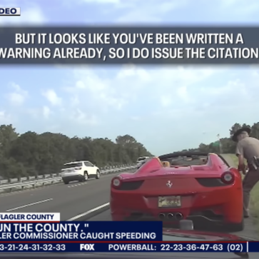 こんなフェラーリオーナーにはなりたくない！米にて郡委員長が速度違反で警察に止められ「私は郡を運営している。逮捕するなら職を失うことになるぞ」と権力を振りかざす