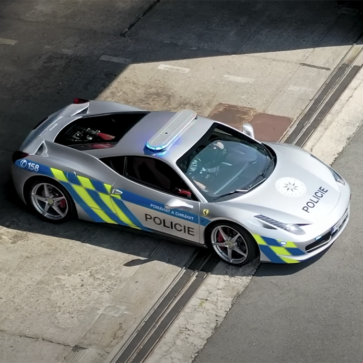 チェコ警察が「パトカー仕様に」カスタムしたフェラーリ458がカッコいいと話題に！押収した車両をオールペン＆ポリススペックへ改装