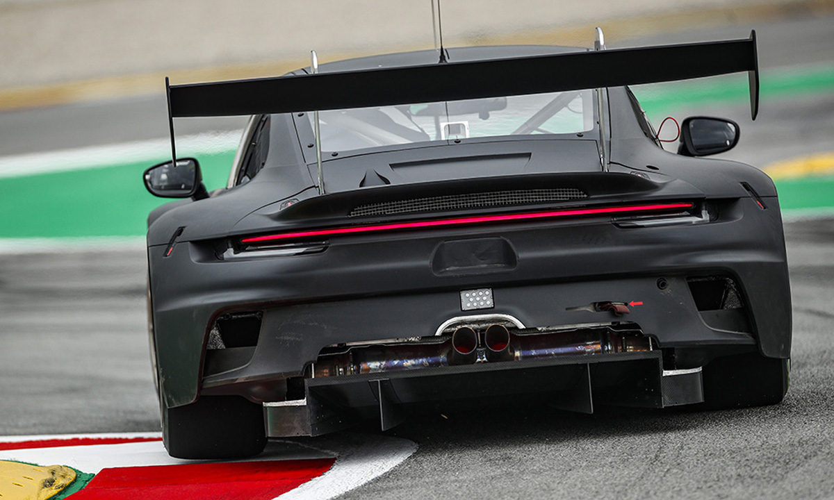 ポルシェが新型レーシングカー「911 GT3 R」をプレビュー！メカニズム、整備性が大幅に向上し、エンジンは4リッターから4.2リッターへ変更？