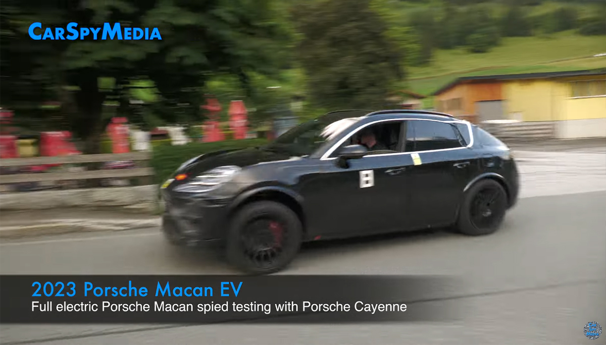 【動画】新型ポルシェ・マカンEVが欧州の公道にてテスト中！どうやらいま流行のスプリットヘッドライトを持つようだ