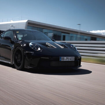ポルシェが新型911 GT3 RSを8月17日に公開！「これまで以上にサーキット走行に焦点を当て、911 RSRと911 GT3 Rといったレーシングカーに触発されたクルマになる」