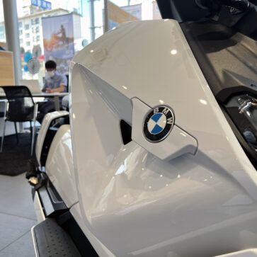 ボクは猛烈に迷っているッ！160万円を捨てる覚悟でBMWの電動バイク、CE 04を買うべきか。今まさににボクの信念と覚悟が問われている
