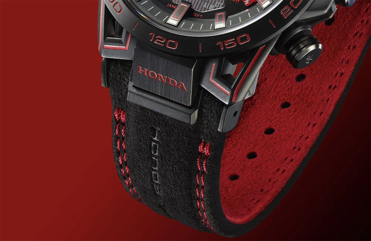 シビック・タイプR（FK8）なみに派手！ホンダとカシオとのコラボによる腕時計「ホンダ・レーシング・レッド・エディション」登場！レッド部分は赤バッジと同じ塗料