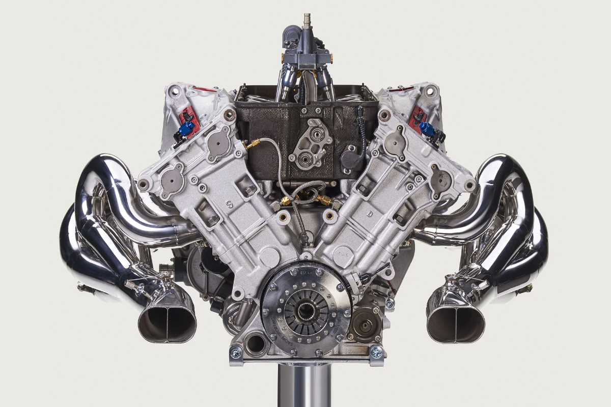 フェラーリストアに本物のF1マシン（F310）のV10エンジンが登場！お値段1077万円、こういったモノを普通に売るとは「さすがフェラーリ」だな・・・。