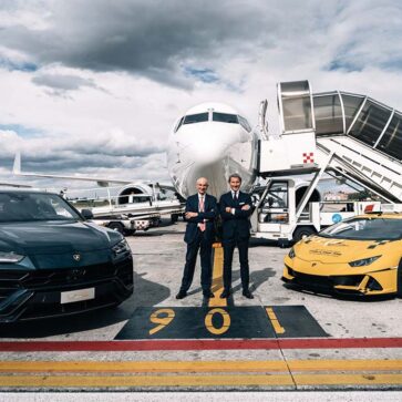 ランボルギーニがボローニャ空港とのパートナー契約を延長！新しいフォローミーカー（ウラカン）公開、そしてウルスによる送迎サービス、空港内にはブティックも