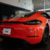 ポルシェ718ケイマン（オレンジ）のリア