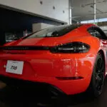 ポルシェ718ケイマン（オレンジ）のリア