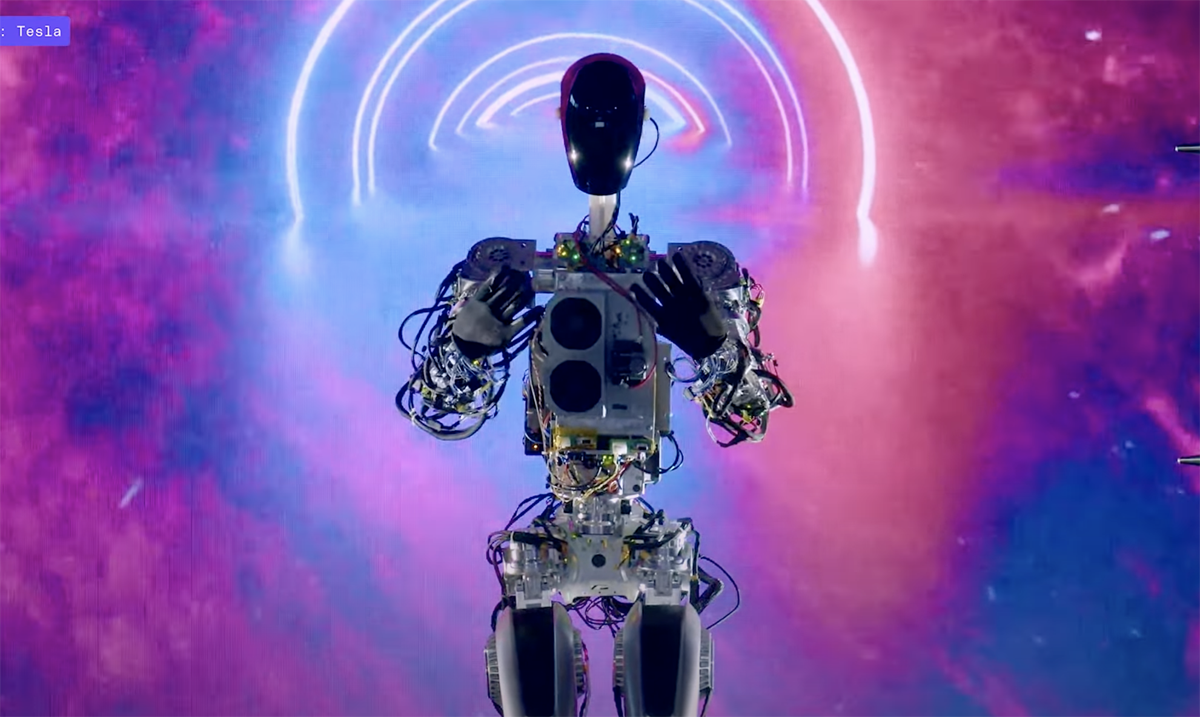 テスラが人型ロボット、テスラボット改め「オプティマス」を公開！自律歩行に加えダンスも披露。2万ドル（290万円）にて量産を開始する計画も