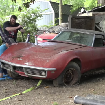 1974年、「その街でもっとも速かった」男が乗っていたコルベットC3が40年ぶりに納屋から出される！40年もコルベットを隠し続けた男の物語【動画】