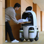 ヒョンデがホテルや商業施設、住宅地に「宅配ロボット」を投入！自律走行型ユニットを採用し今後は自動車の自動運転機能にもその技術を活用予定